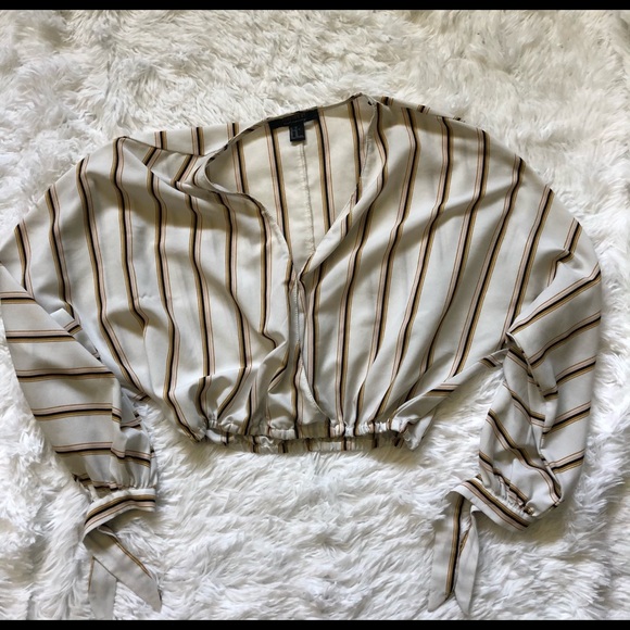 Batwing Sleeve Crop Top - Picture 2 of 4